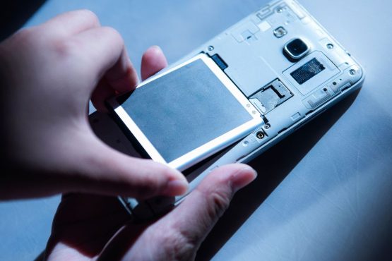 mobile phone battery components of a smartphone