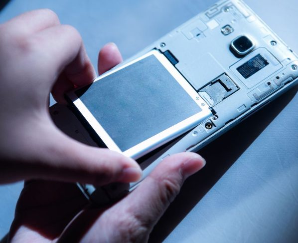 mobile phone battery components of a smartphone